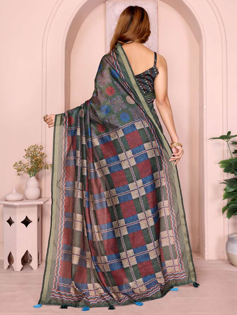 women printed casual wear saree with blouse - 22388886 -  Standard Image - 4