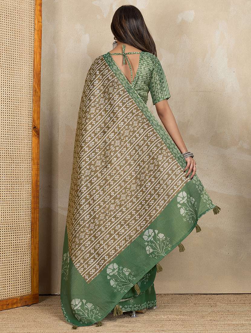women printed casual wear saree with blouse - 22388915 -  Standard Image - 4