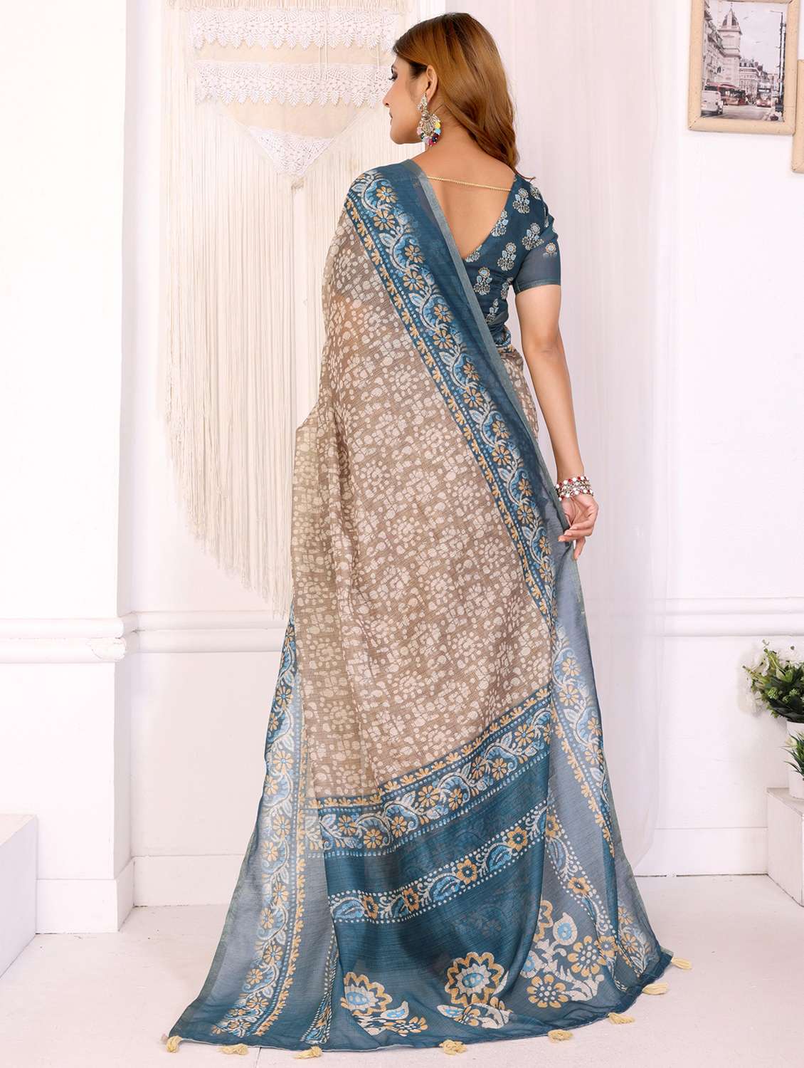 women printed casual wear saree with blouse - 22388967 -  Standard Image - 4
