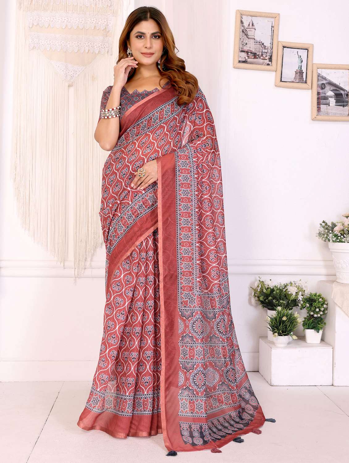 women printed casual wear saree with blouse