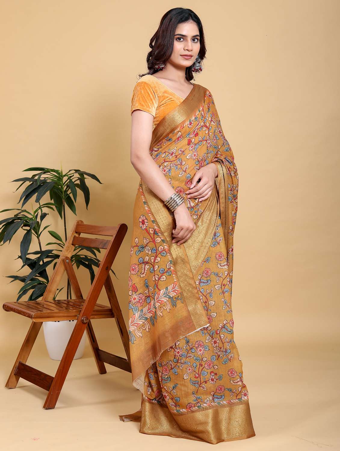 women printed casual wear saree with blouse - 22389006 -  Standard Image - 4