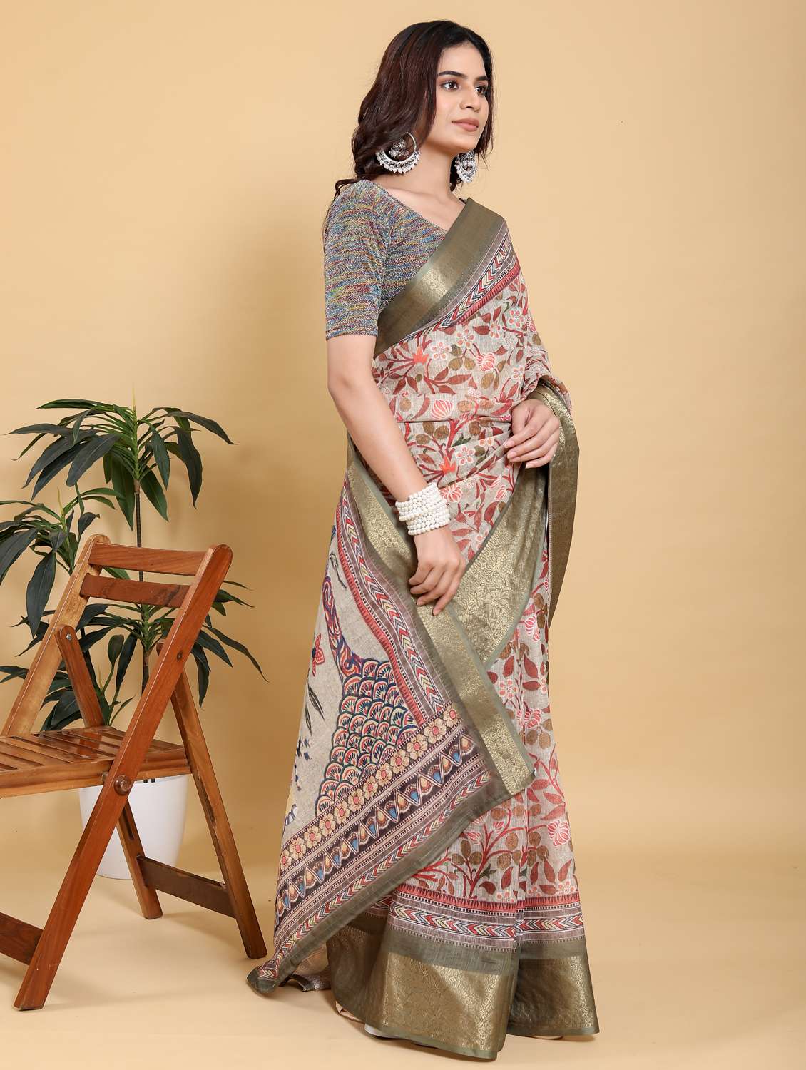 women printed casual wear saree with blouse - 22389007 -  Standard Image - 4