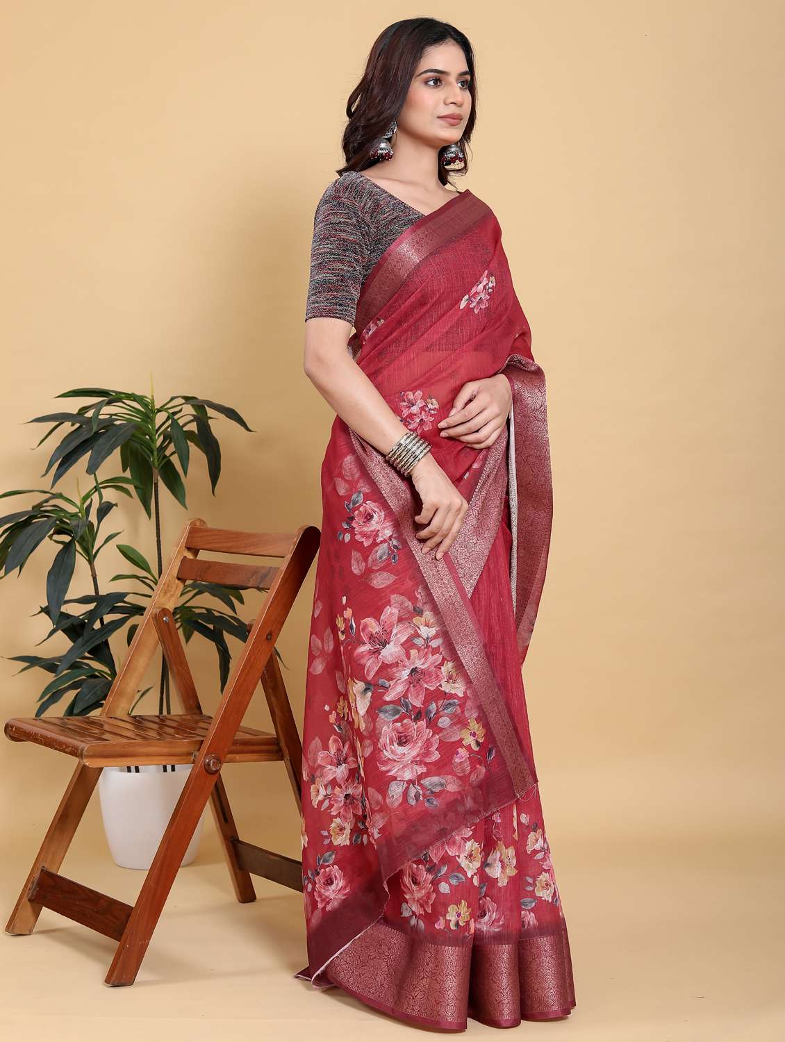 women printed casual wear saree with blouse - 22389010 -  Standard Image - 4