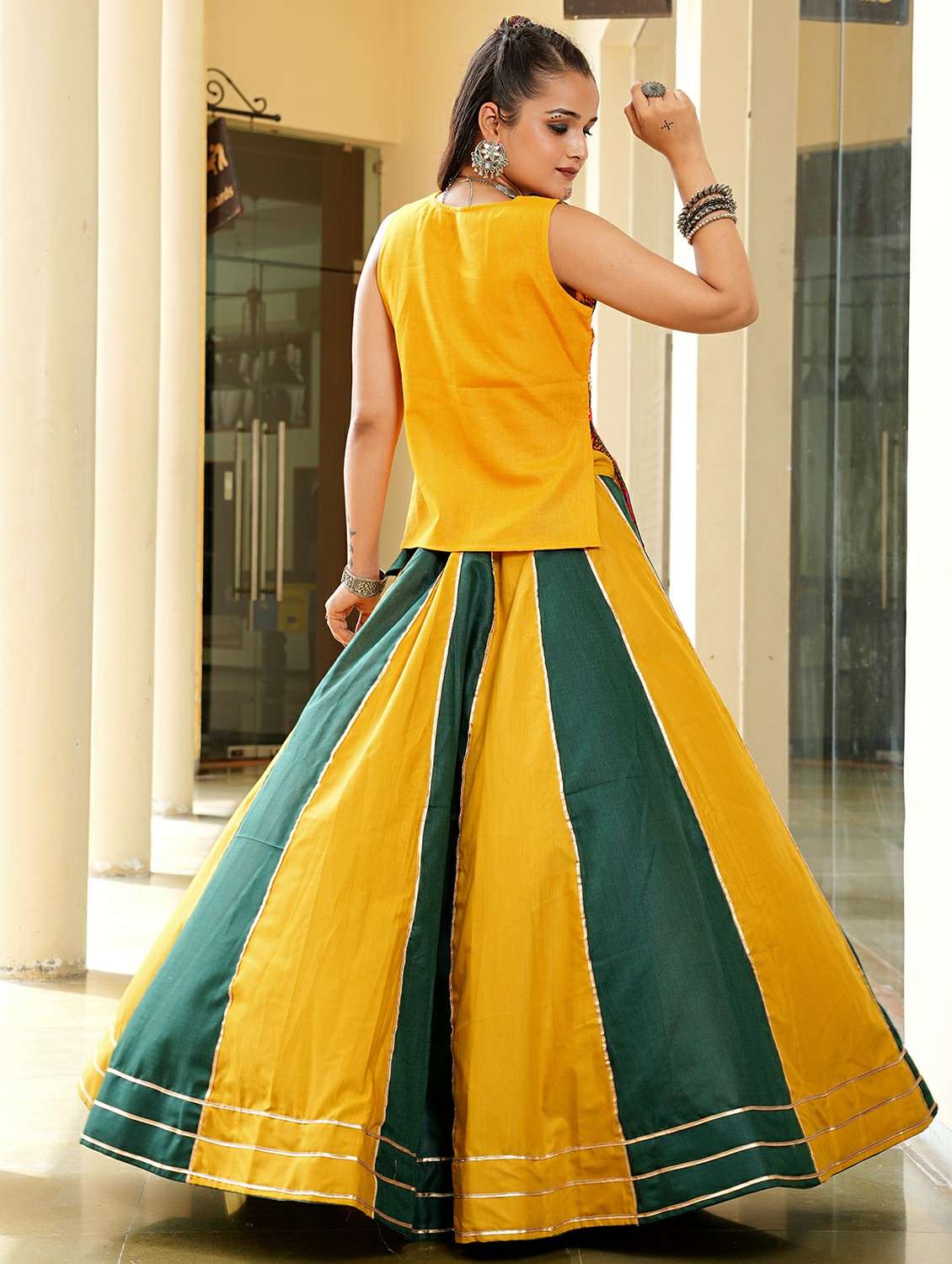 women color block flared semi-stitched lehenga - 22389709 -  Standard Image - 4