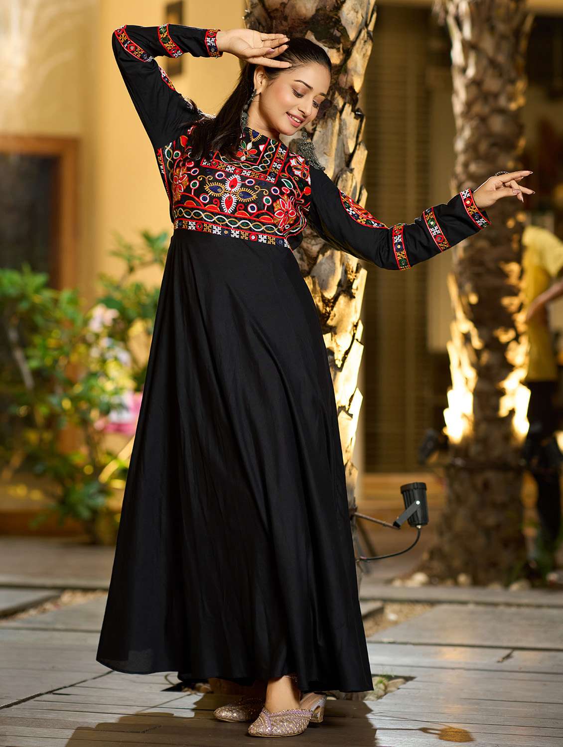 women solid with work long sleeve flared kurta - 22389742 -  Standard Image - 4