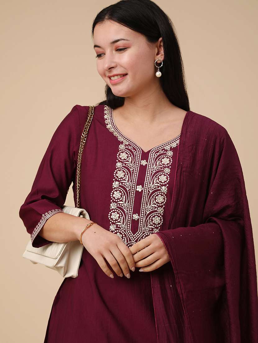 maroon cotton kurta dupatta  set - 22391575 -  Standard Image - 4