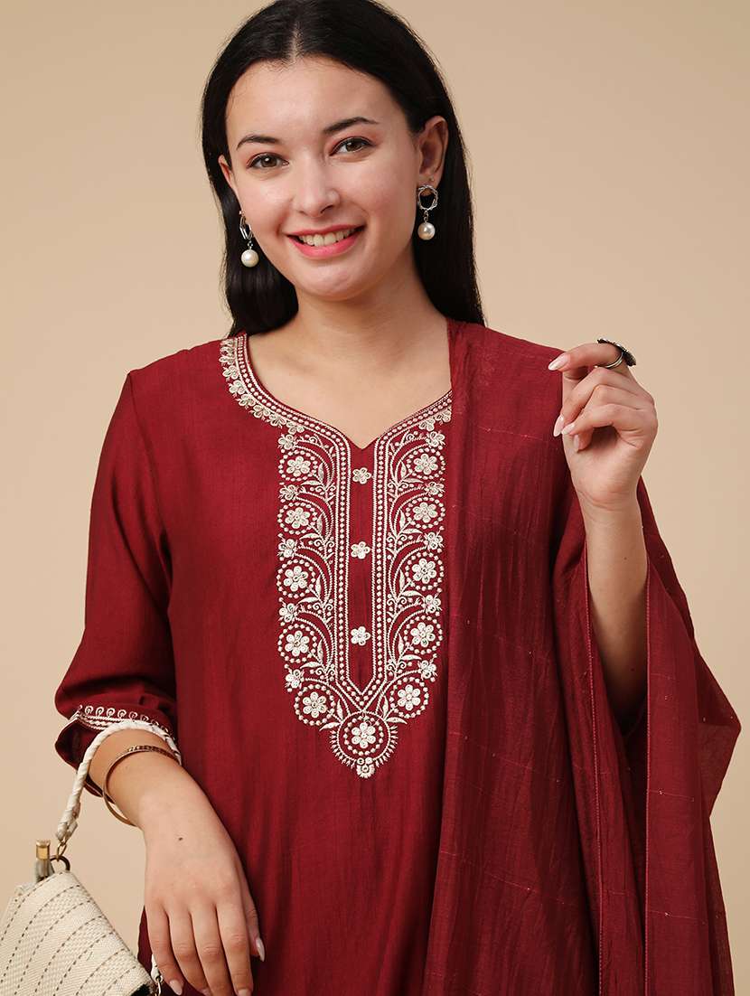 maroon cotton blend suit  set - 22391577 -  Standard Image - 4