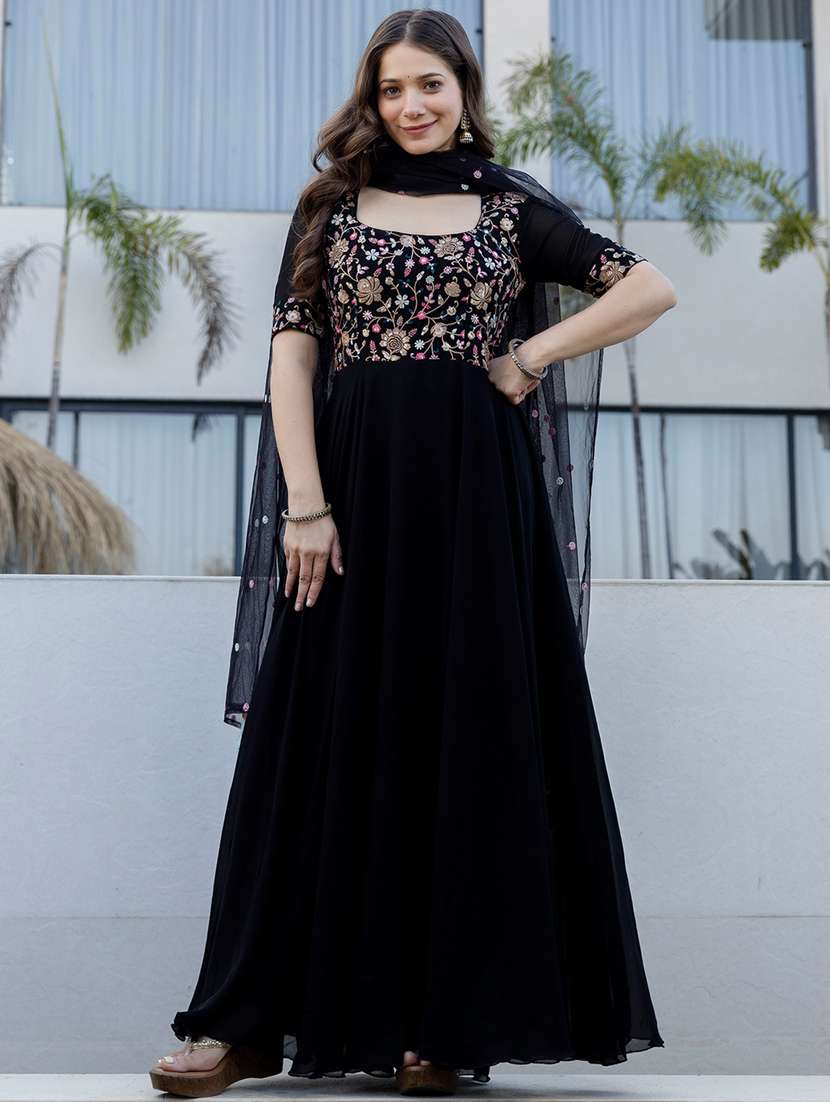 women solid with work short sleeve flared kurta