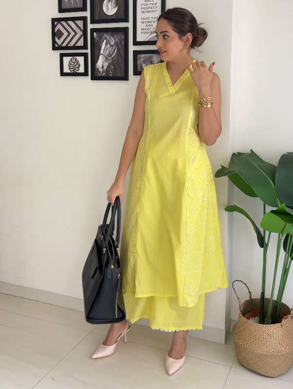 women printed sleeveless kurta palazzo set - 22392795 -  Standard Image - 4