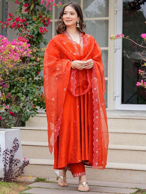 women solid with work three quarter sleeve kurta pant with dupatta set