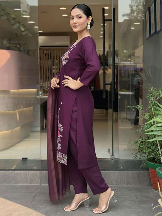 women solid with work three quarter sleeve kurta pant with dupatta set