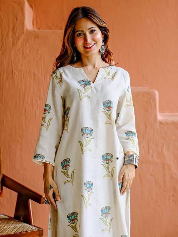 women floral three quarter sleeve kurta pant set - 22393290 -  Standard Image - 1