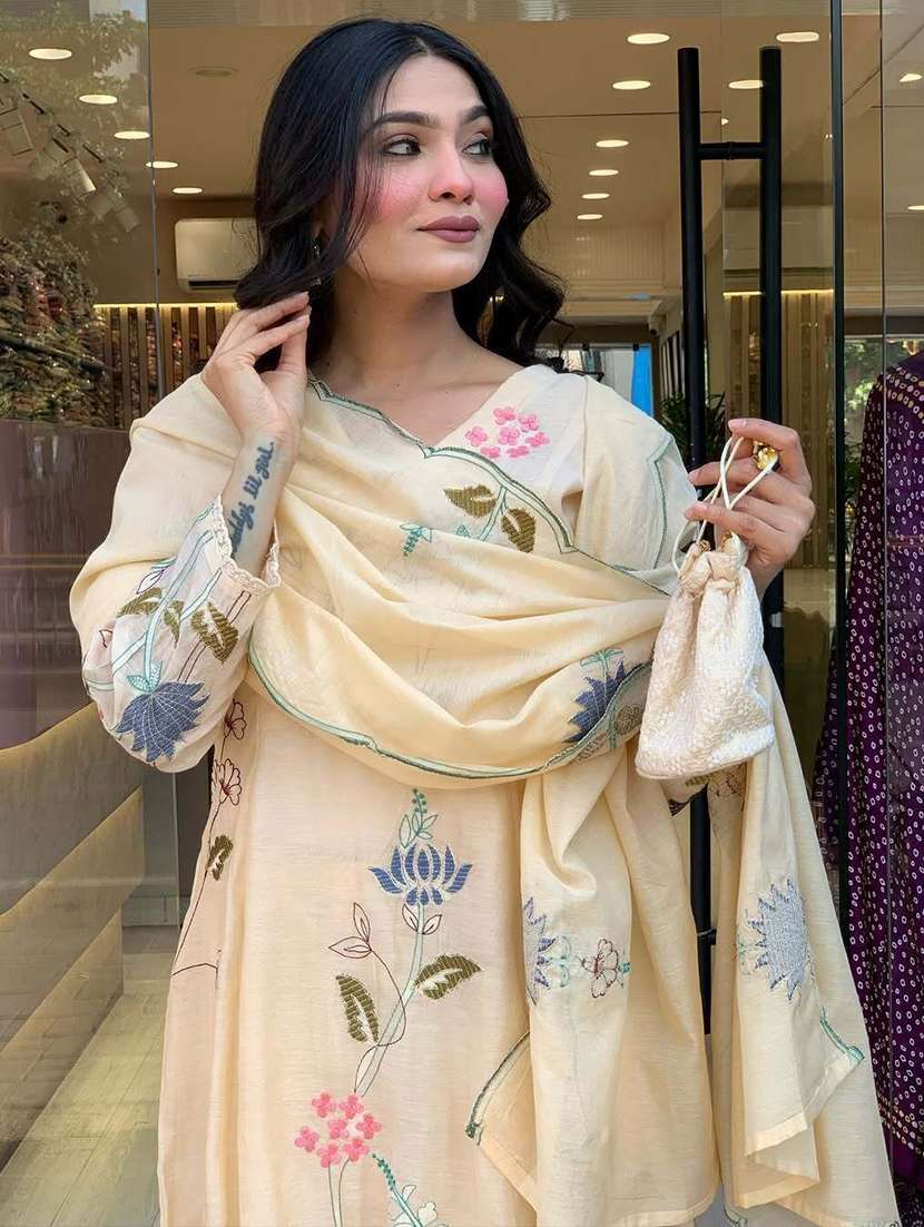 women self design three quarter sleeve kurta pant with dupatta set - 22393325 -  Standard Image - 1