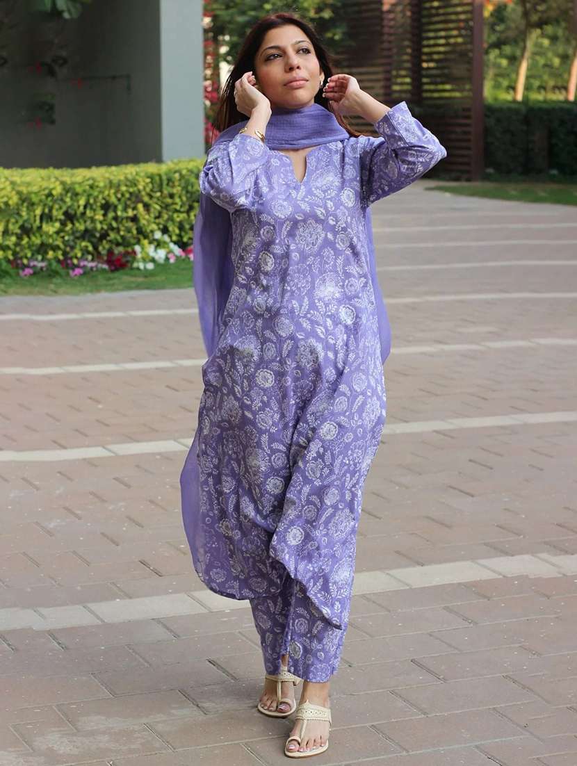 women floral three quarter sleeve kurta pant with dupatta set - 22393443 -  Standard Image - 1