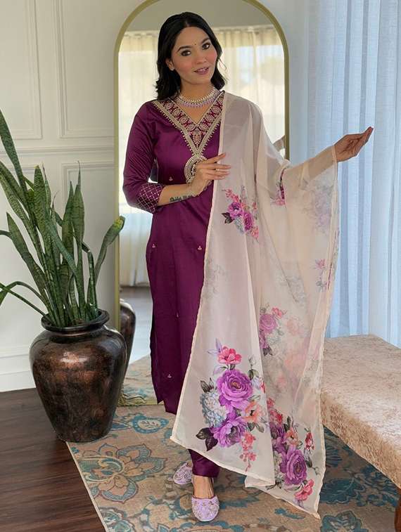 women solid with work three quarter sleeve kurta pant with dupatta set