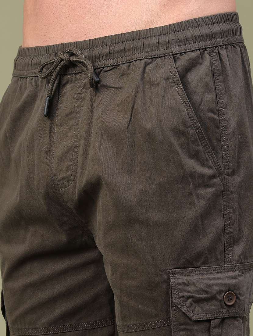 Men Solid Mid Rise Regular Fit Three - Fourth Shorts - 22394686 -  Standard Image - 1