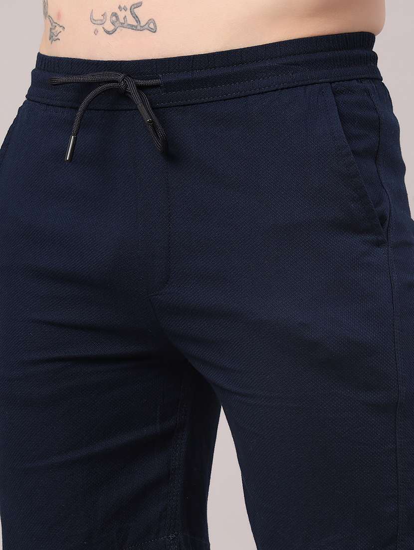 men solid mid rise regular shorts - 22394722 -  Standard Image - 1