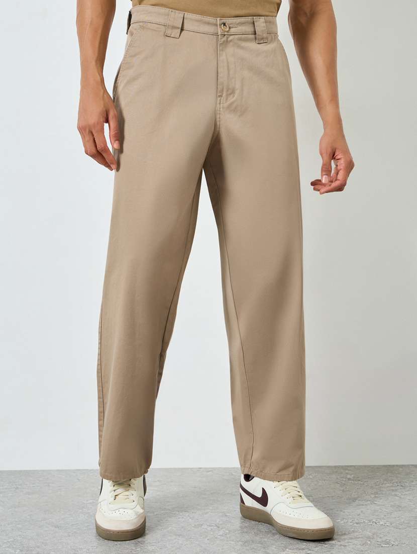 men solid mid rise chinos casual trouser