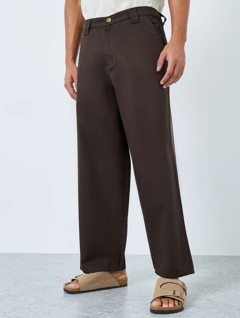 men solid mid rise flat front casual trouser
