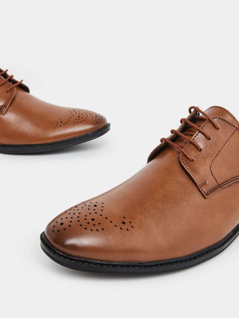 men solid lace up brogues - 22394984 -  Standard Image - 4