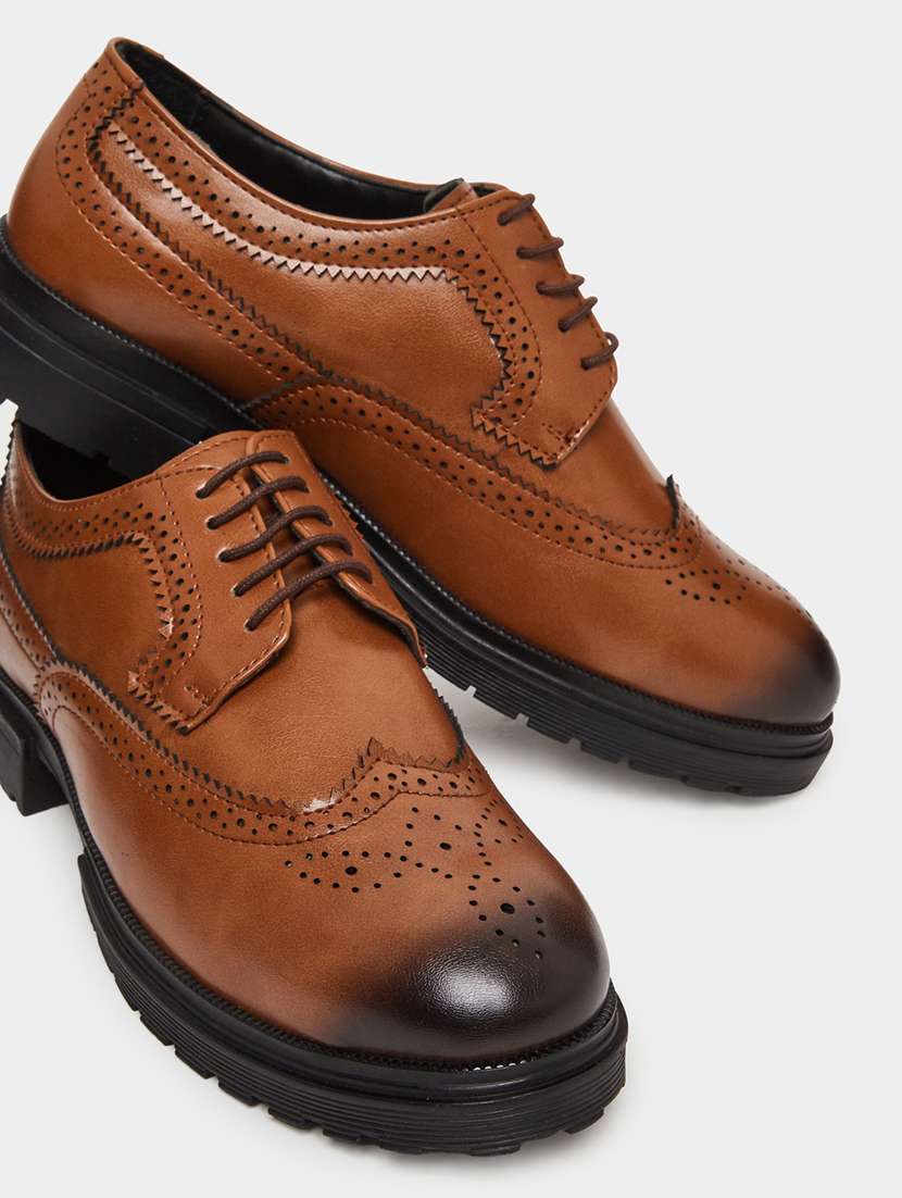 men solid lace up brogues - 22394986 -  Standard Image - 4