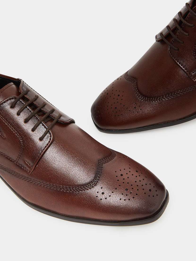 men solid lace up brogues - 22394987 -  Standard Image - 4