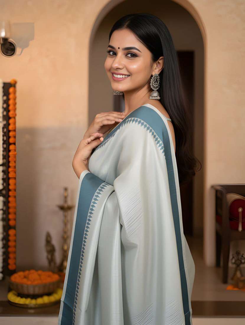 women solid with bordered saree with blouse - 22395031 -  Standard Image - 1