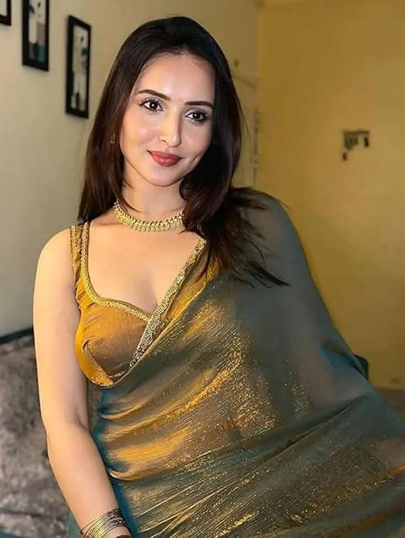 women solid with embellished bordered saree with blouse - 22395032 -  Standard Image - 1