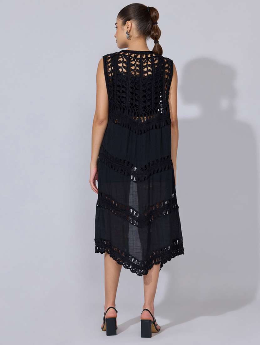 women self designed sleeveless crochet shrug - 22396097 -  Standard Image - 4