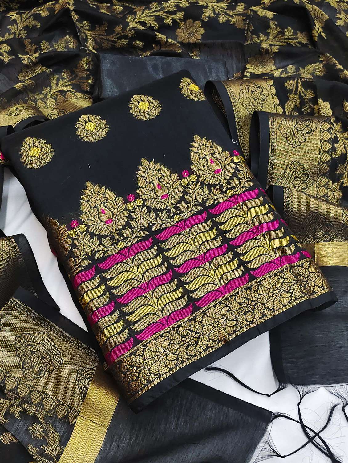 women self design unstitched suit set