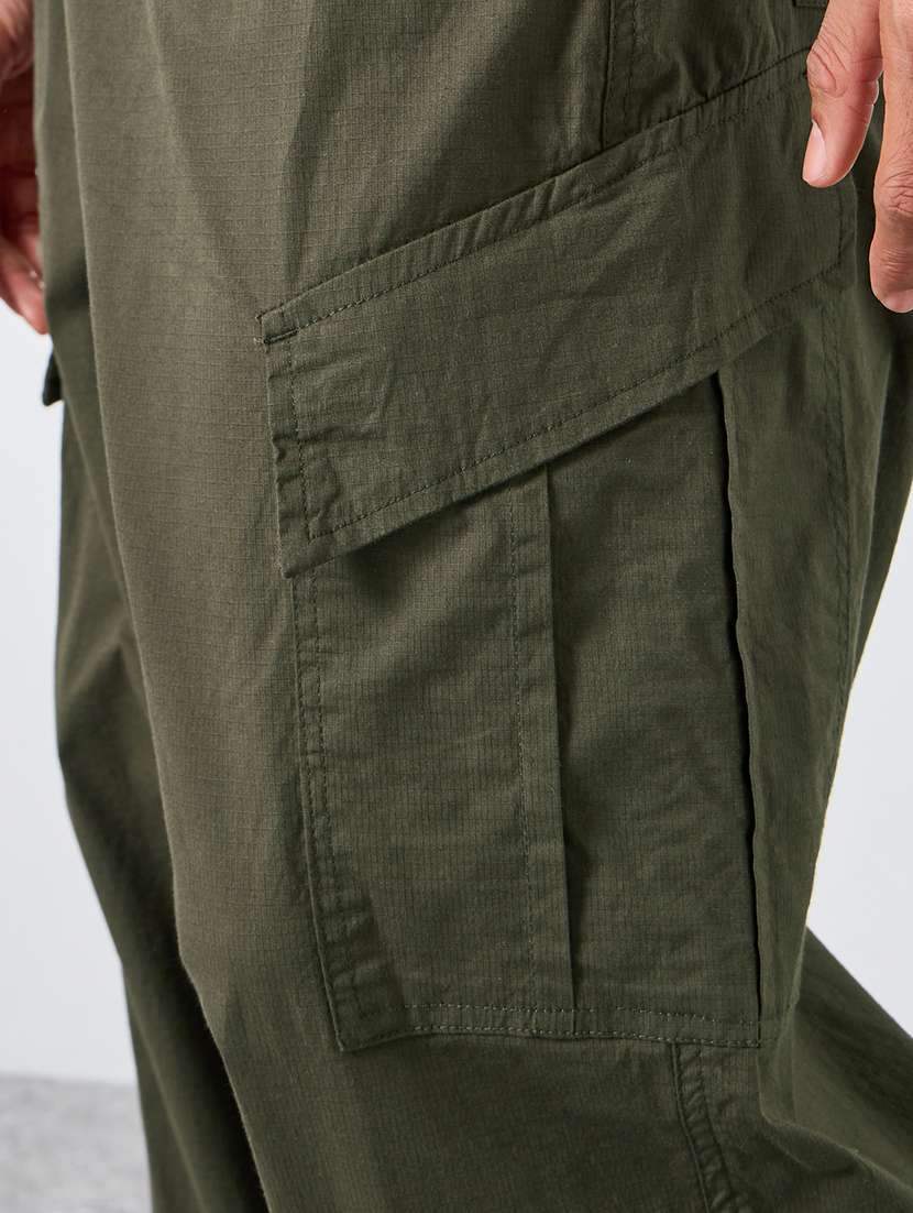 men solid mid rise relaxed fit cargo - 22397951 -  Standard Image - 1