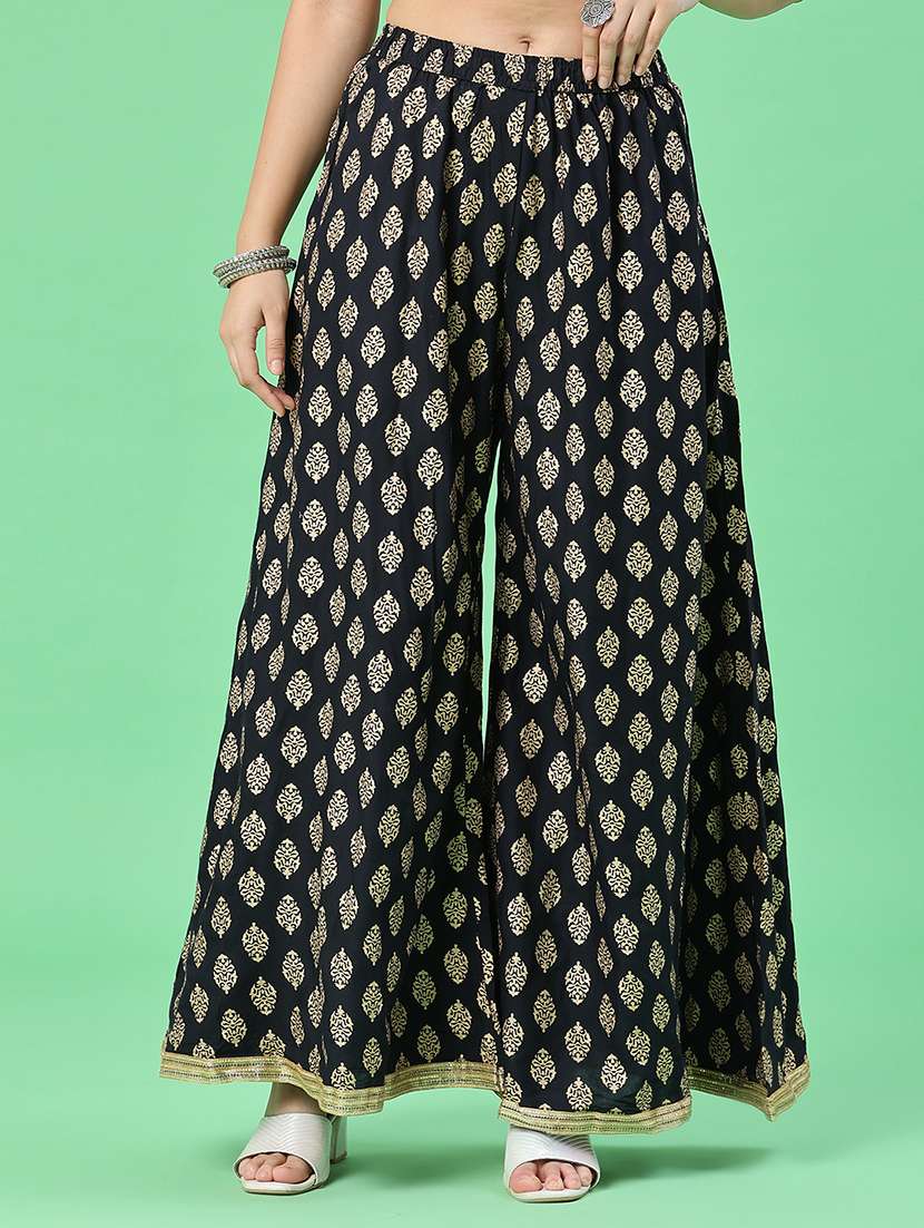 women printed mid rise flared palazzo