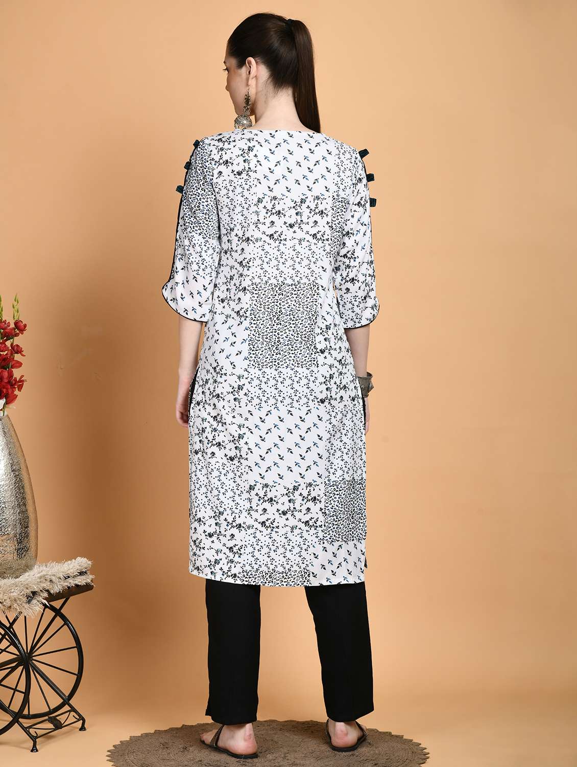 women printed slit sleeve straight kurta - 22404313 -  Standard Image - 4