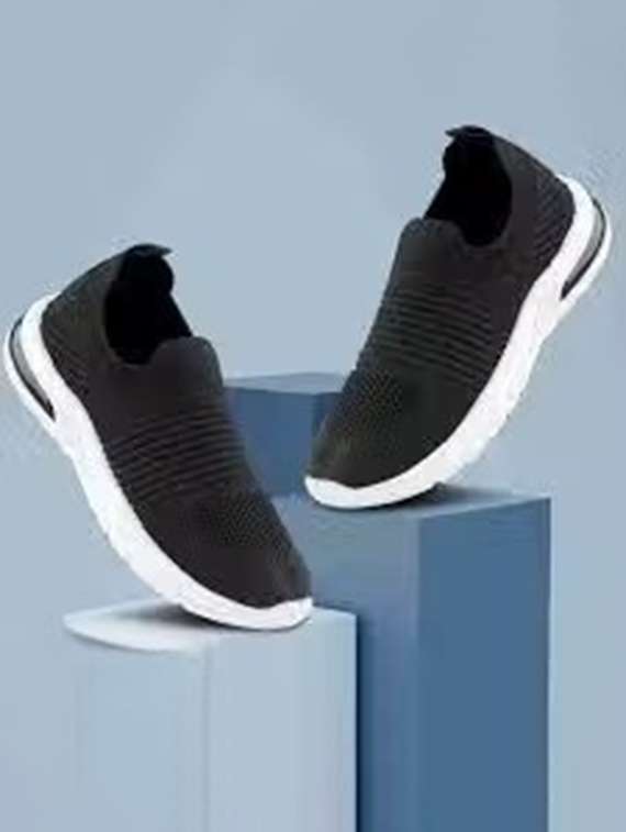 women solid slip on casual shoe