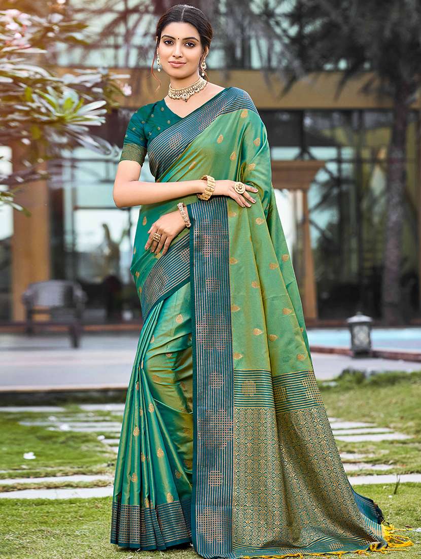 women self design bordered saree with blouse