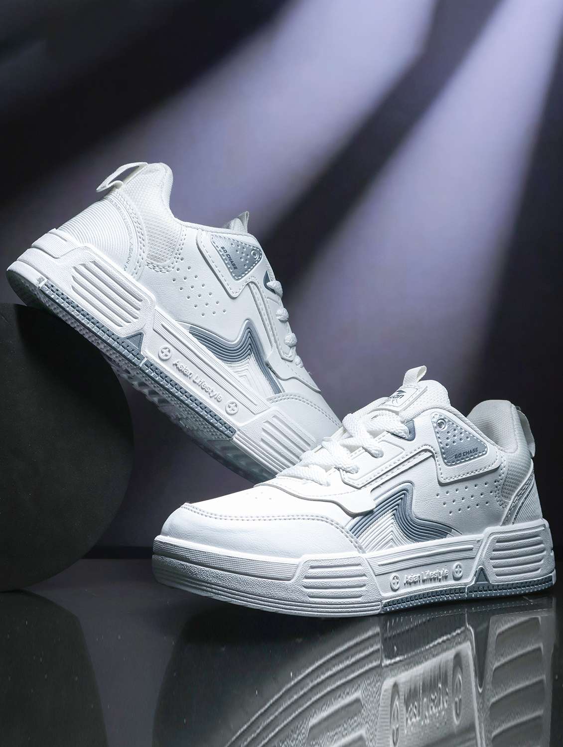 men solid lace up sneaker