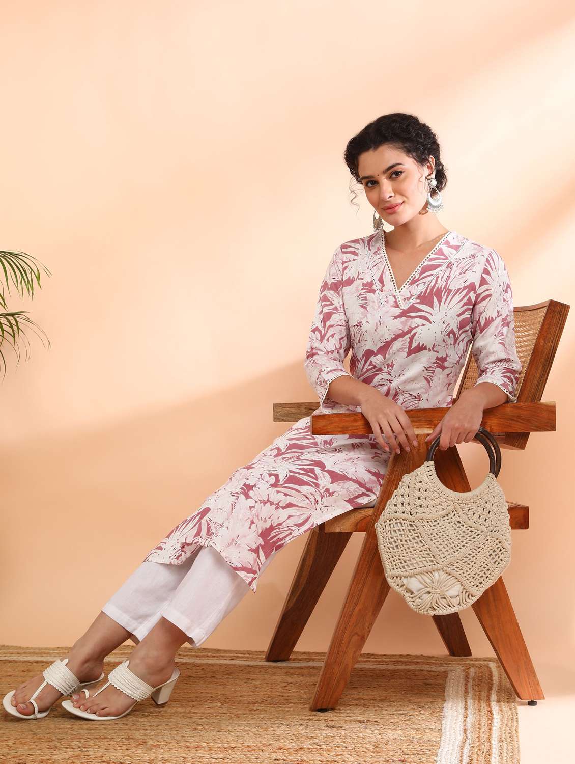 women floral printed three quarter sleeve straight kurta - 22406881 -  Standard Image - 4