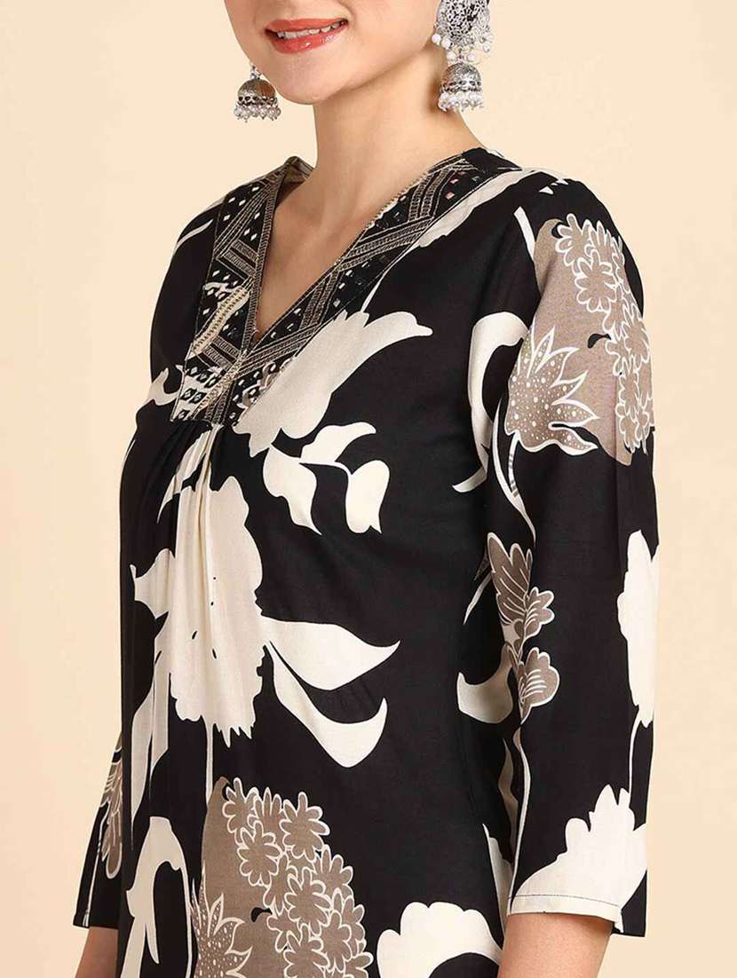 Women Floral Three Quarter Sleeve A-line Kurta - 22406929 -  Standard Image - 1