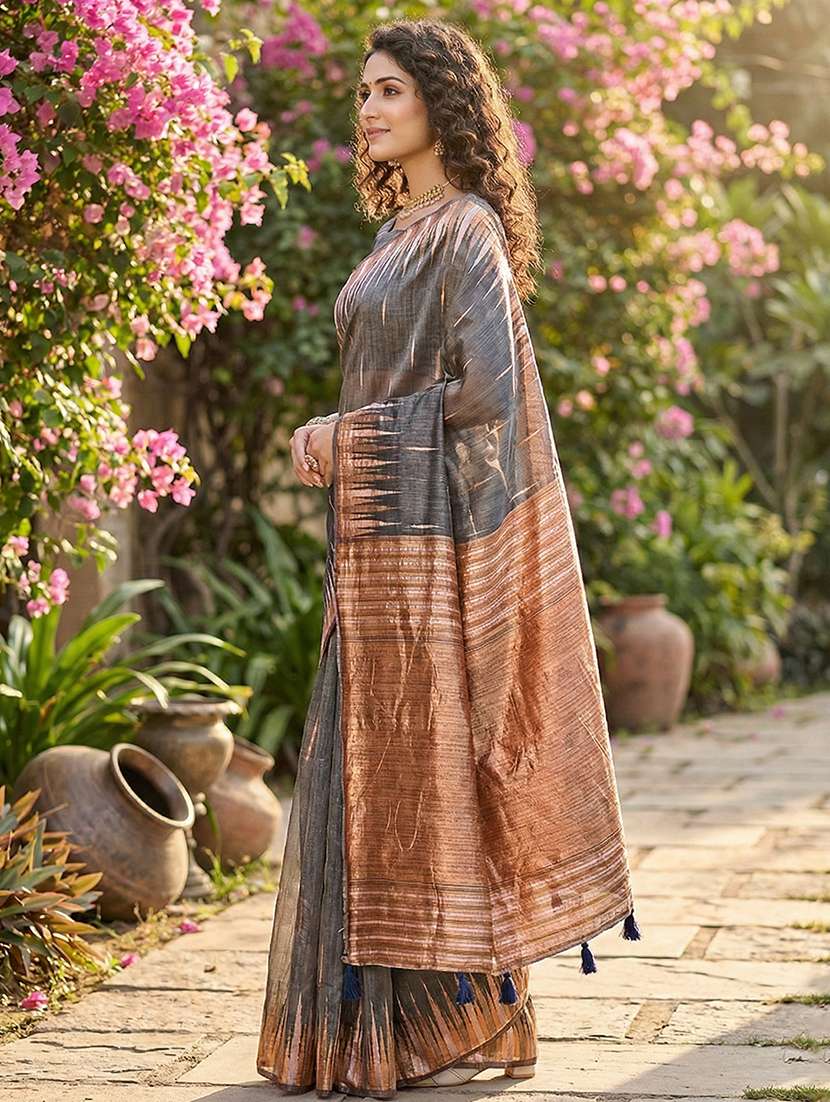 women self design handloom saree with blouse - 22408083 -  Standard Image - 1