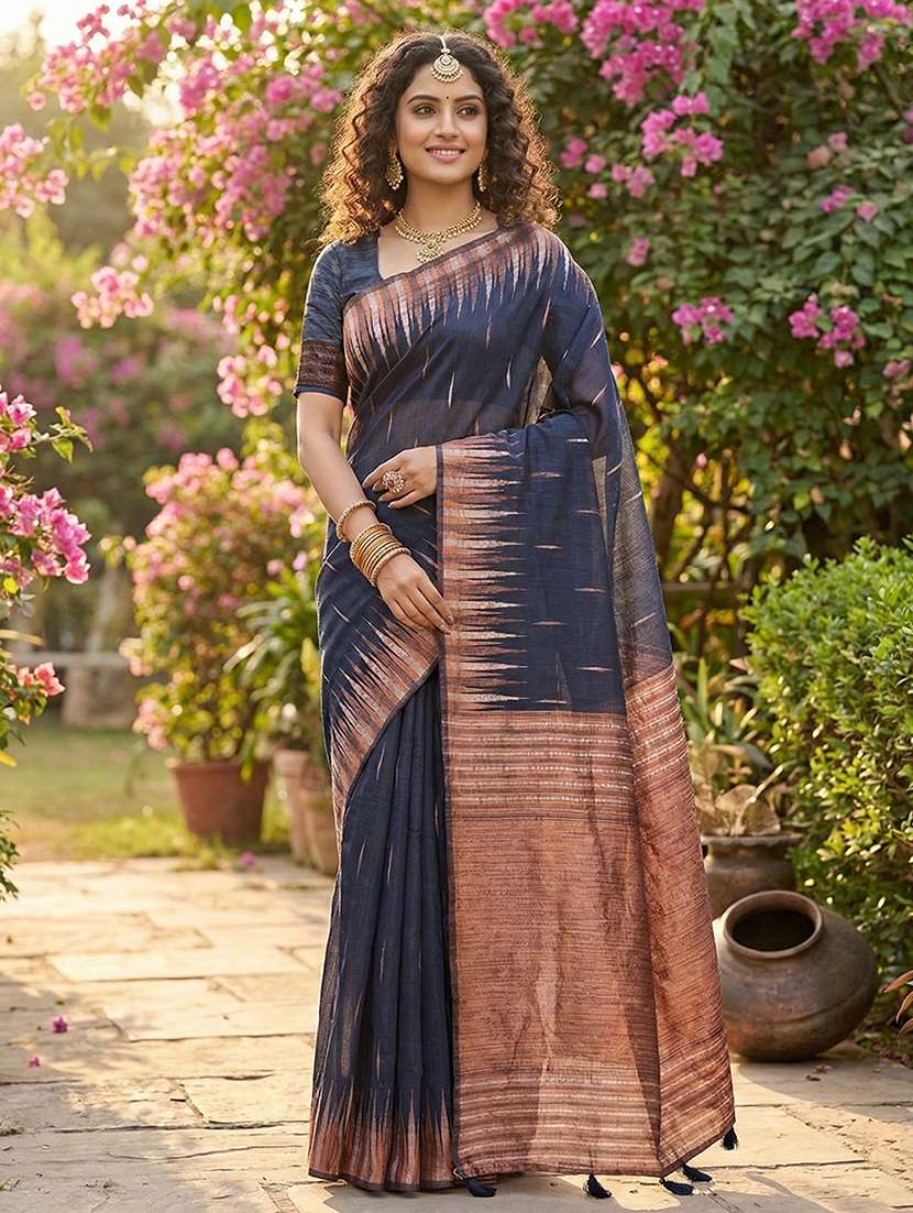 women self design handloom saree with blouse