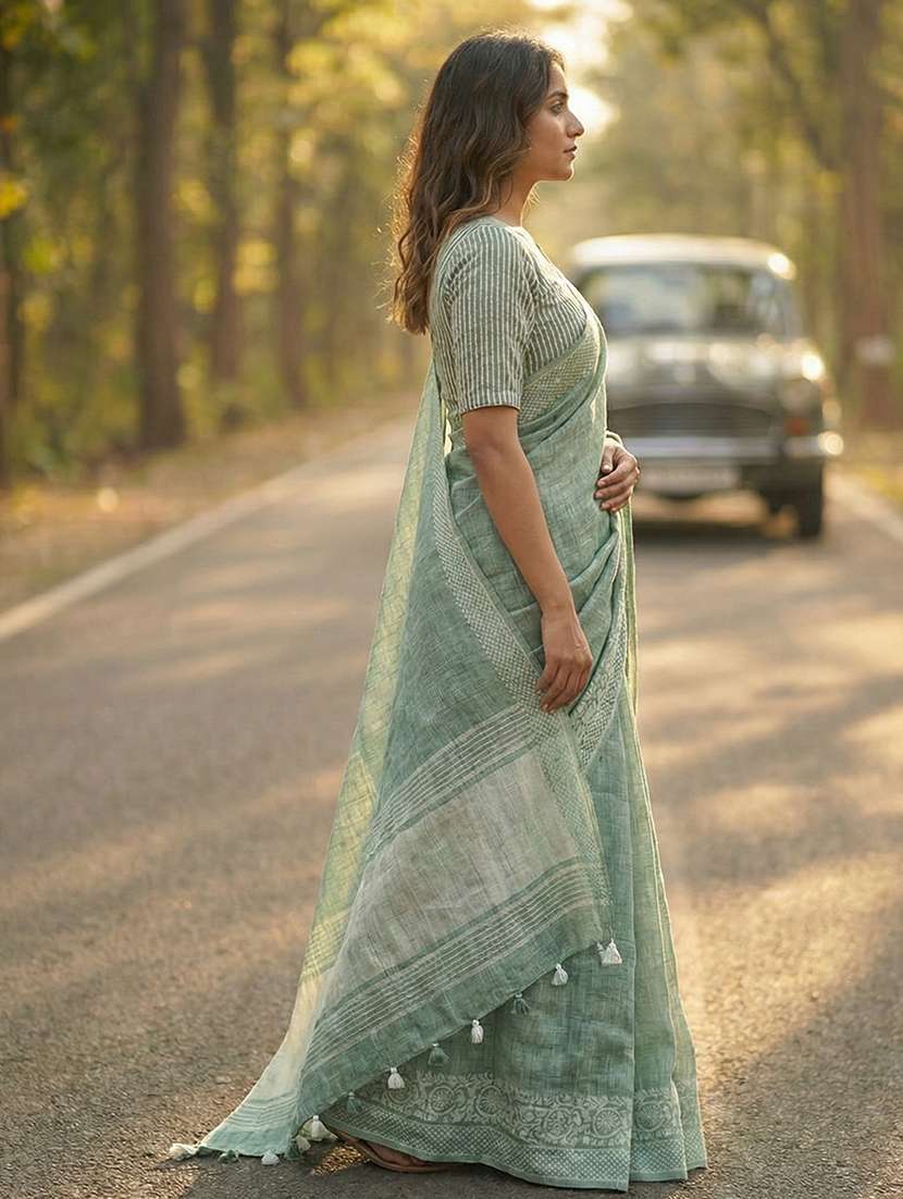 women self design bordered saree with blouse - 22408144 -  Standard Image - 1