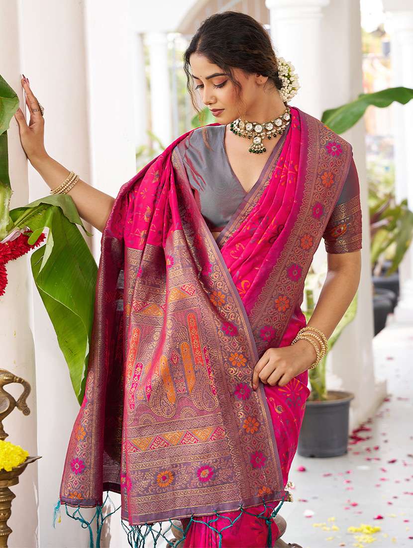 women self design banarasi saree with blouse - 22408236 -  Standard Image - 1