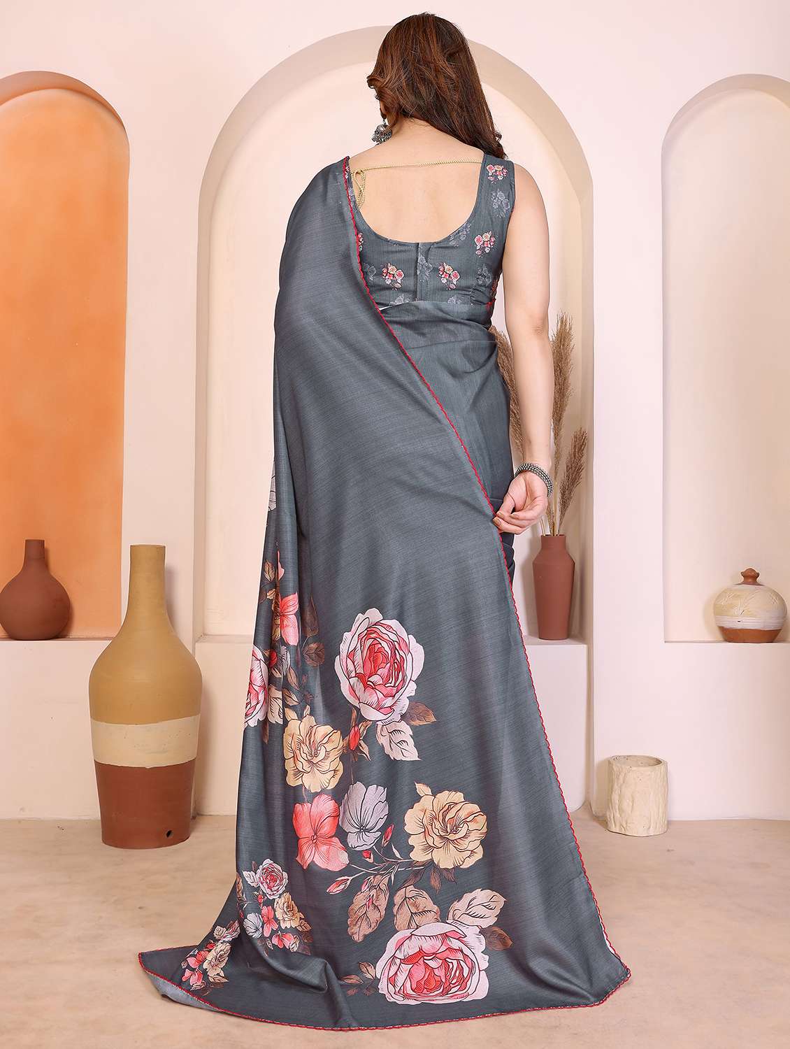 women floral printed saree with blouse - 22417289 -  Standard Image - 4