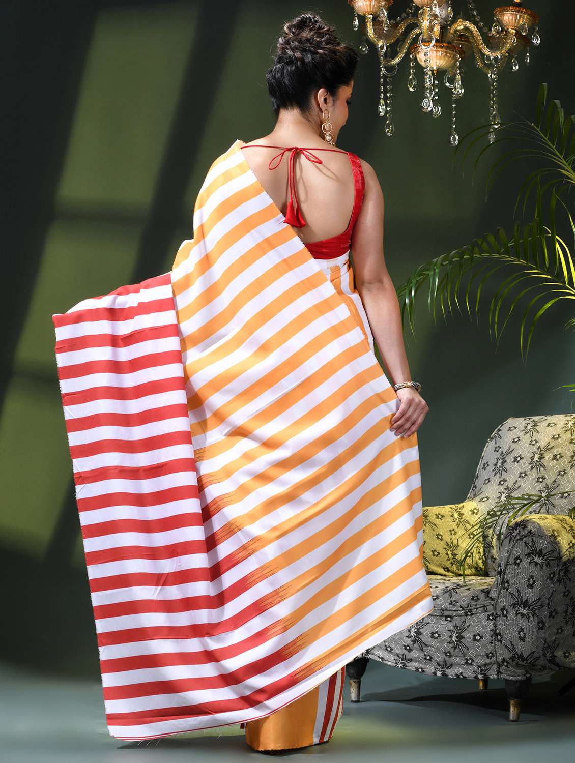 women striped printed saree - 22419797 -  Standard Image - 4