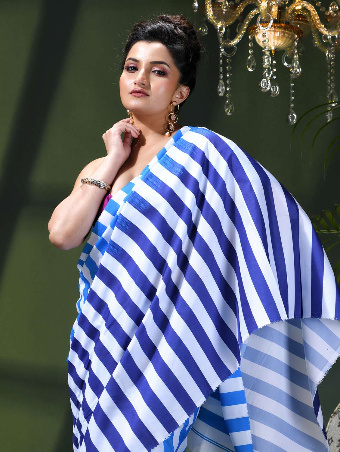 women striped printed saree - 22419798 -  Standard Image - 1