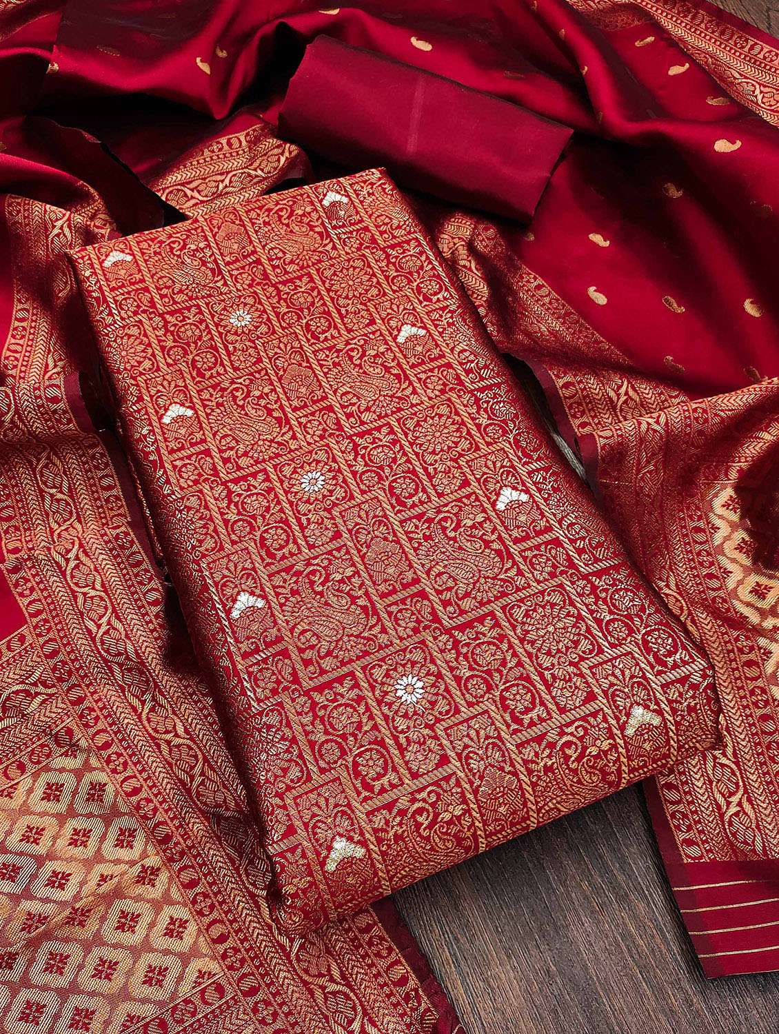 women self design unstitched suit set
