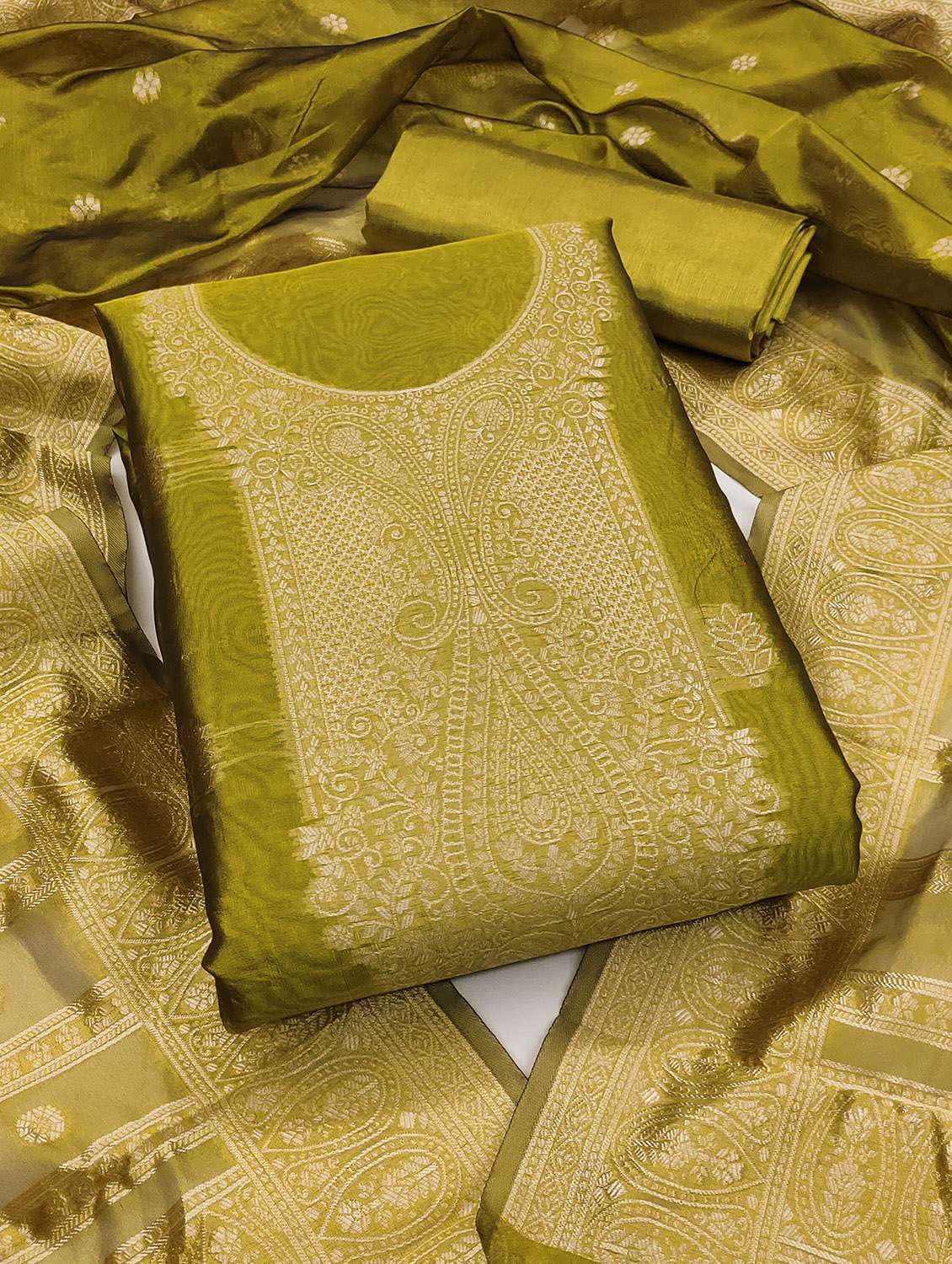 women self design unstitched suit set