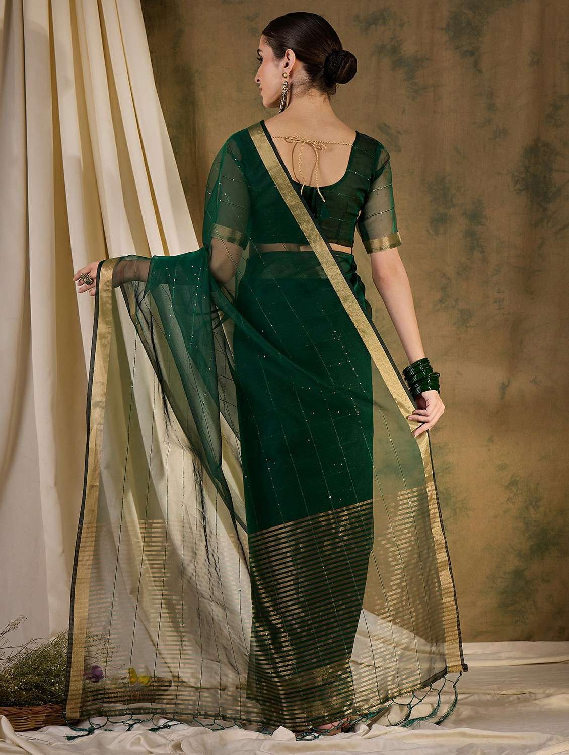 women solid with work bordered saree with blouse - 22424326 -  Standard Image - 4