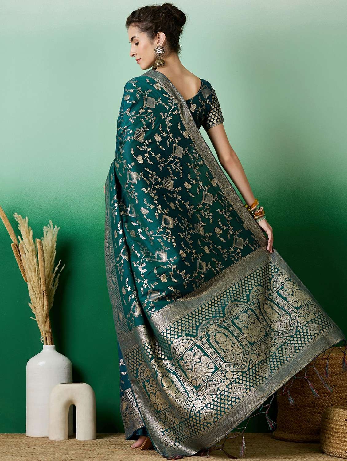 Women Self Design Banarasi Saree With Blouse - 22424372 -  Standard Image - 4