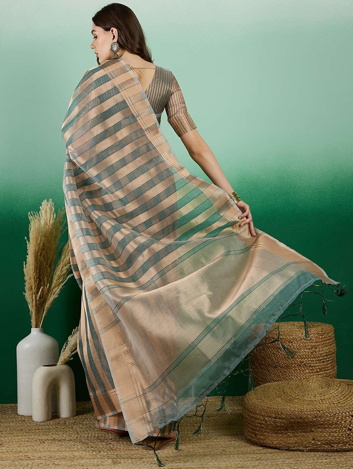 women striped bordered saree with blouse - 22424374 -  Standard Image - 4